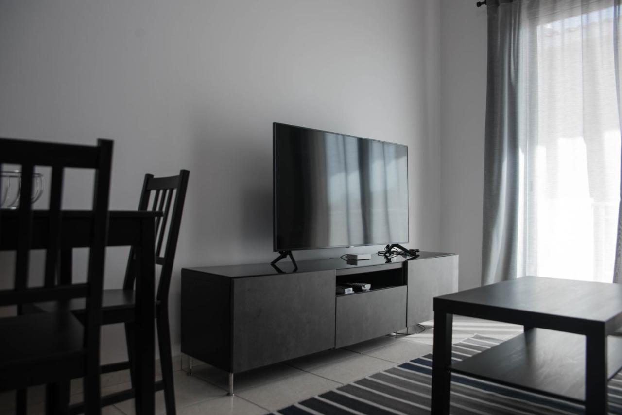 Renovated One Bedroom Apartment In Paphos With Pool Exterior foto