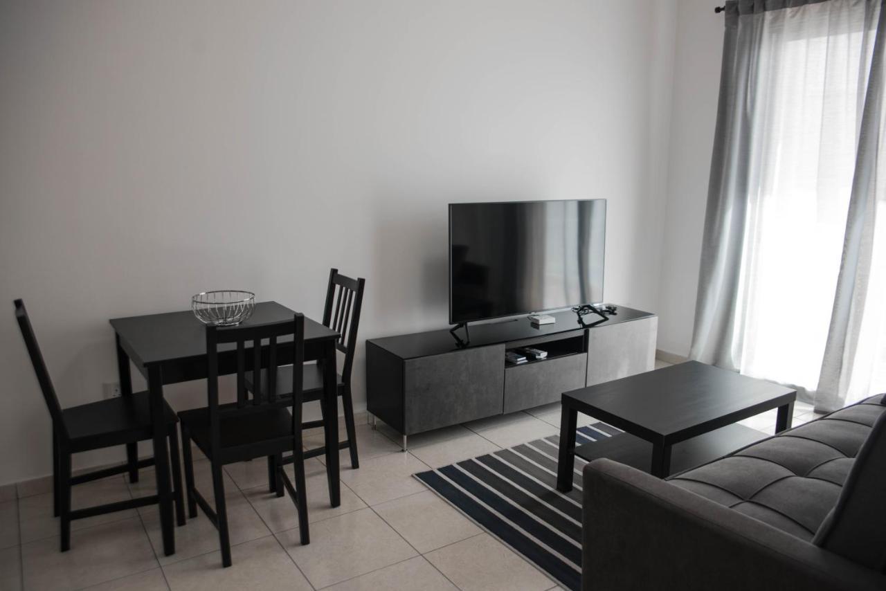 Renovated One Bedroom Apartment In Paphos With Pool Exterior foto