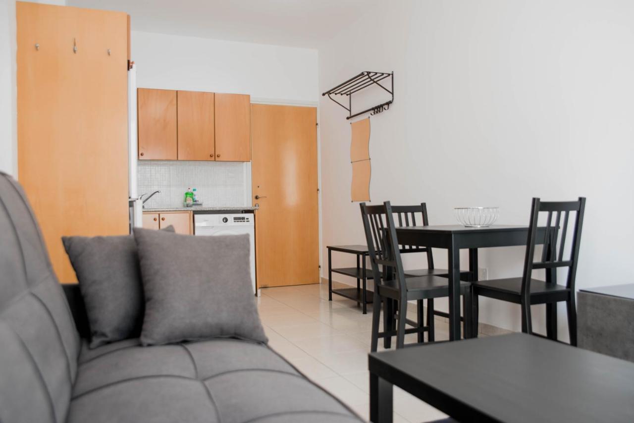 Renovated One Bedroom Apartment In Paphos With Pool Exterior foto