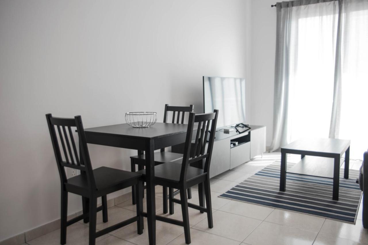 Renovated One Bedroom Apartment In Paphos With Pool Exterior foto