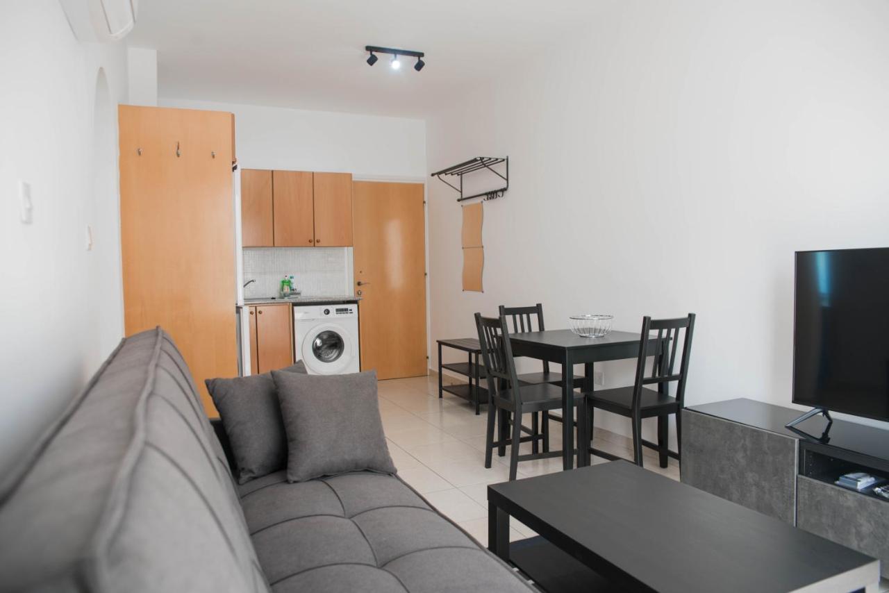 Renovated One Bedroom Apartment In Paphos With Pool Exterior foto