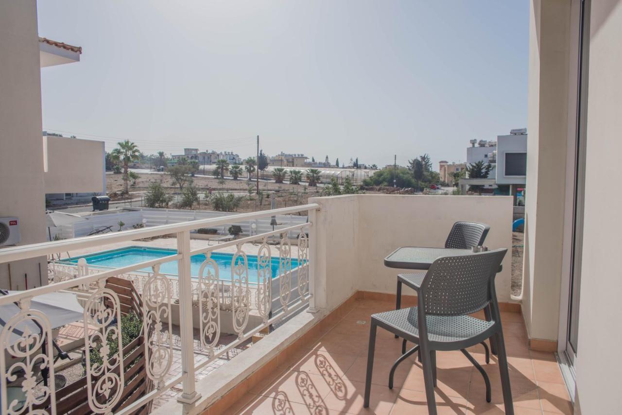 Renovated One Bedroom Apartment In Paphos With Pool Exterior foto